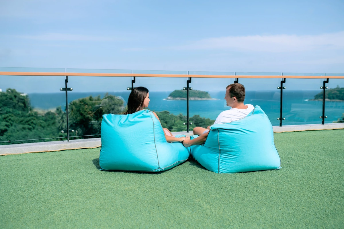 Desain Rooftop Cozy untuk Santai Lesehan